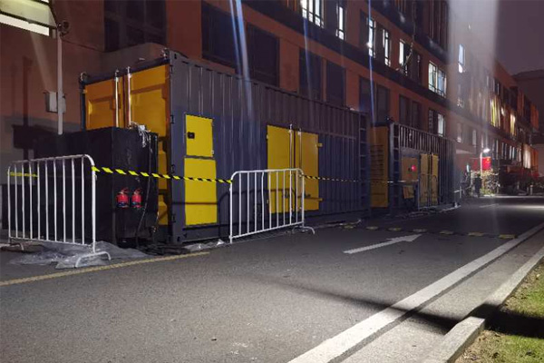 岱山柴油发电机组的输出电压是如何调节的？