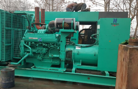 岱山发电机组如何判断水冷式机油散热器内部是否需要清洗？